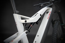 Lataa kuva Galleria-katseluun, Olympia Karbo Edge AXS 29/27,5" täysjousto sähkömaastopyörä
