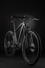 Lataa kuva Galleria-katseluun, MBM Kairos sähkömaastopyörä kuvattuna etuviistosta.